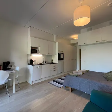 Peaceful Near & Nature, Wifi, Balcony Helsinki