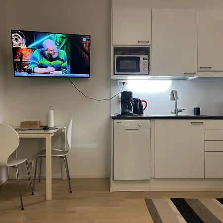 Huoneisto Peaceful Near & Nature, Wifi, Balcony Helsinki
