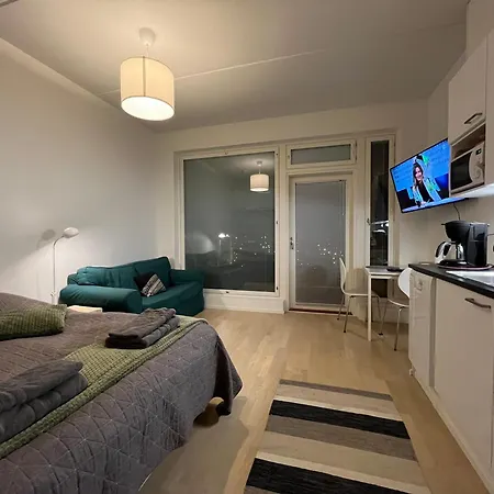 Peaceful Near & Nature, Wifi, Balcony Helsingfors